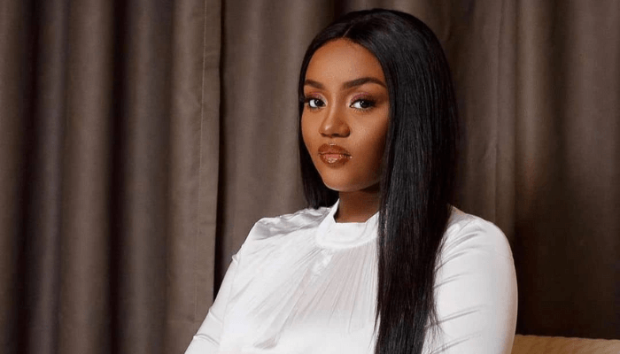“My Head is Swelling” – Sophia Momodu Claps Back After Fan Praises Her Over Chioma