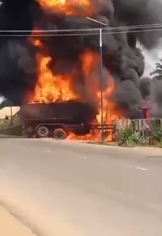 Chaos in Imo! Fuel Tanker Erupts in Flames While Offloading on Owerri–Umuahia Road (Video)