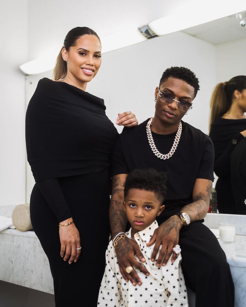 Carter Efe Kneels to Wizkid, Begs Fans for Forgiveness After Backlash